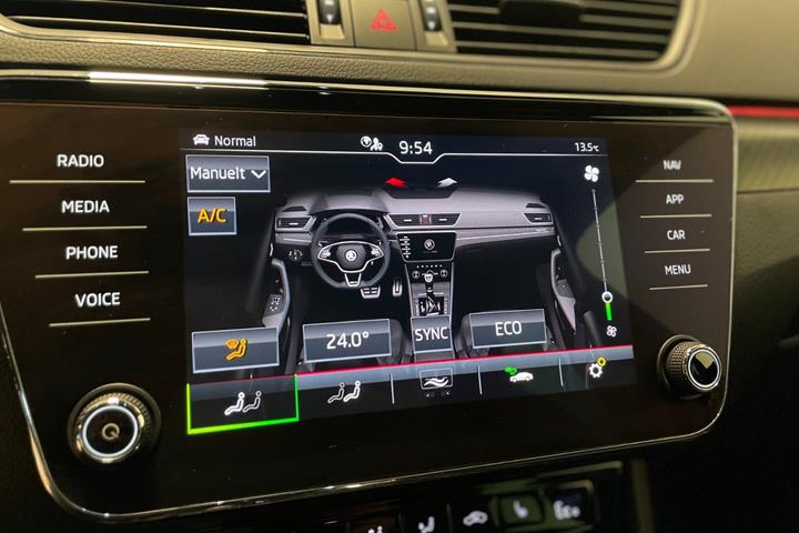 Sort Skoda Superb fra 2021