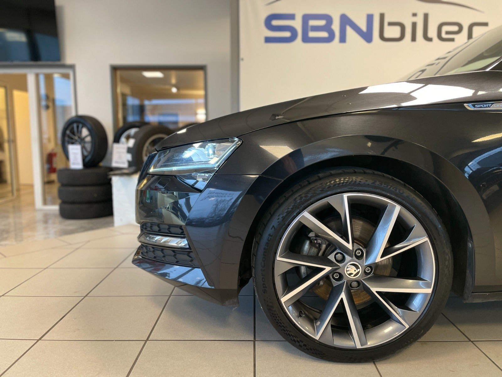 Sort Skoda Superb fra 2021