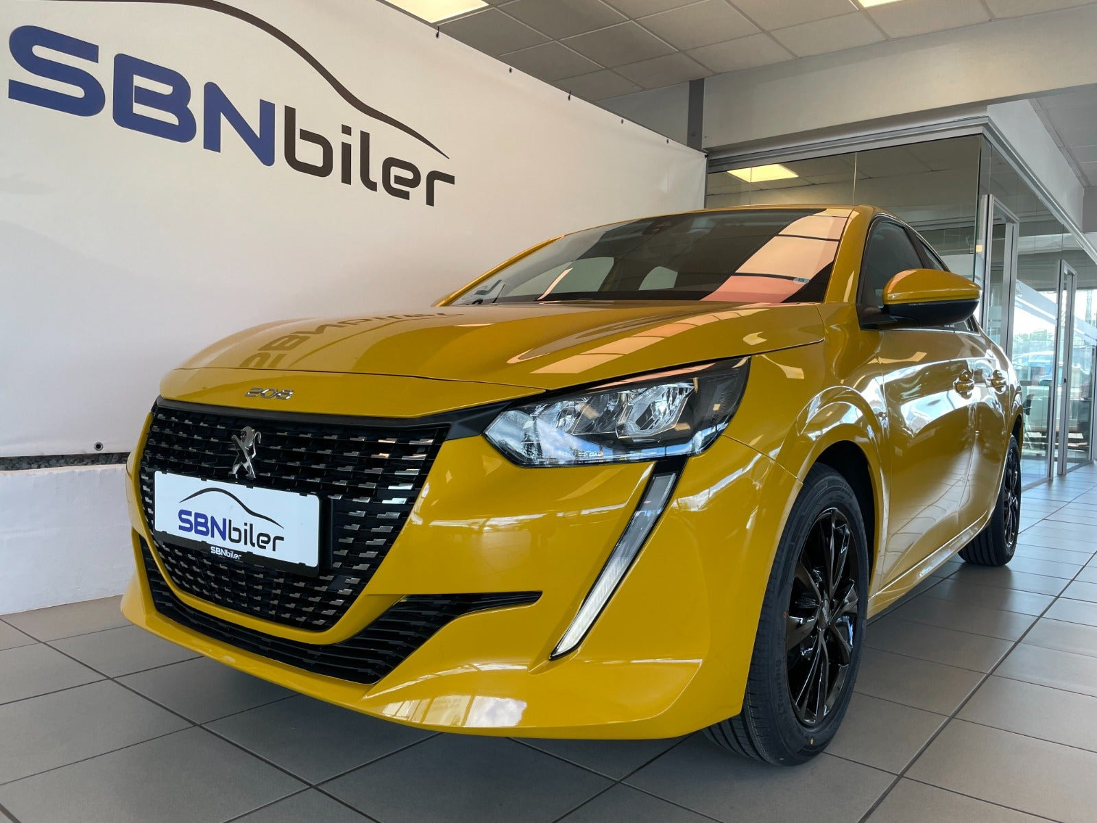Gul Peugeot 208 fra 2021