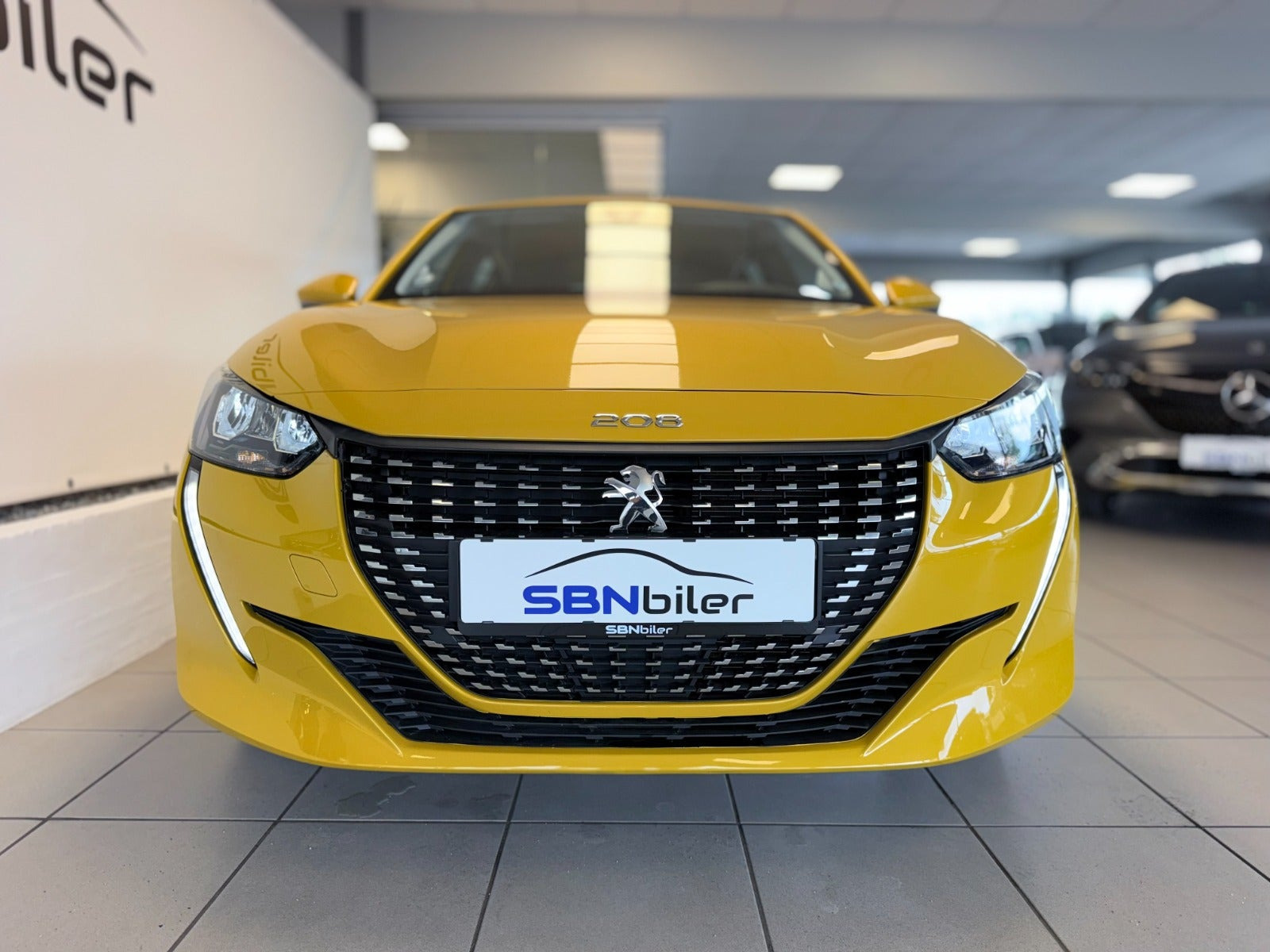 Gul Peugeot 208 fra 2021