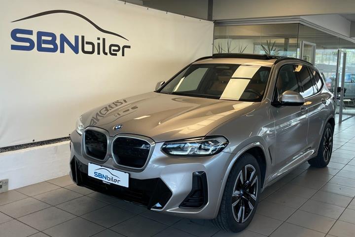 Orange BMW iX3 fra 2024