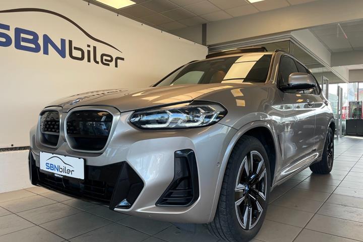 Orange BMW iX3 fra 2024