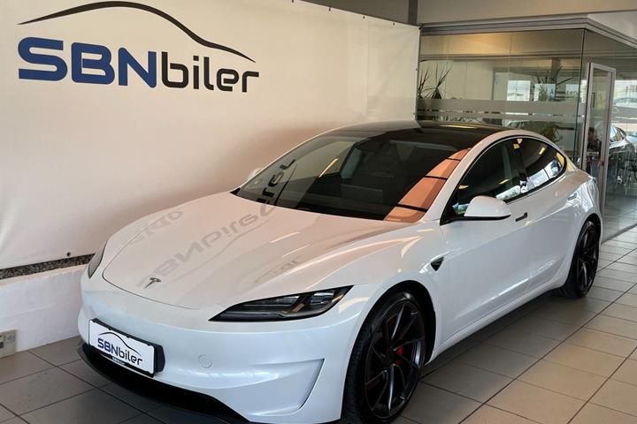 Hvid Tesla Model 3 fra 2024