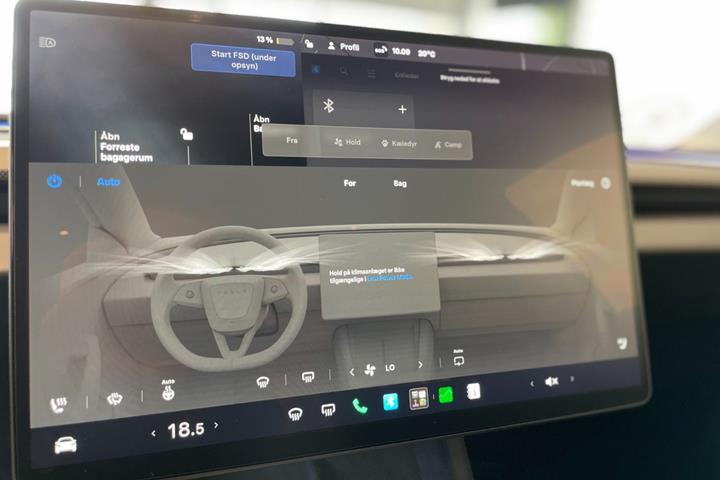Hvid Tesla Model 3 fra 2024