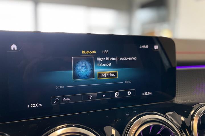 Hvid Mercedes EQB250 fra 2024