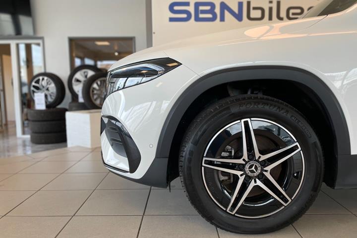 Hvid Mercedes EQB250 fra 2024