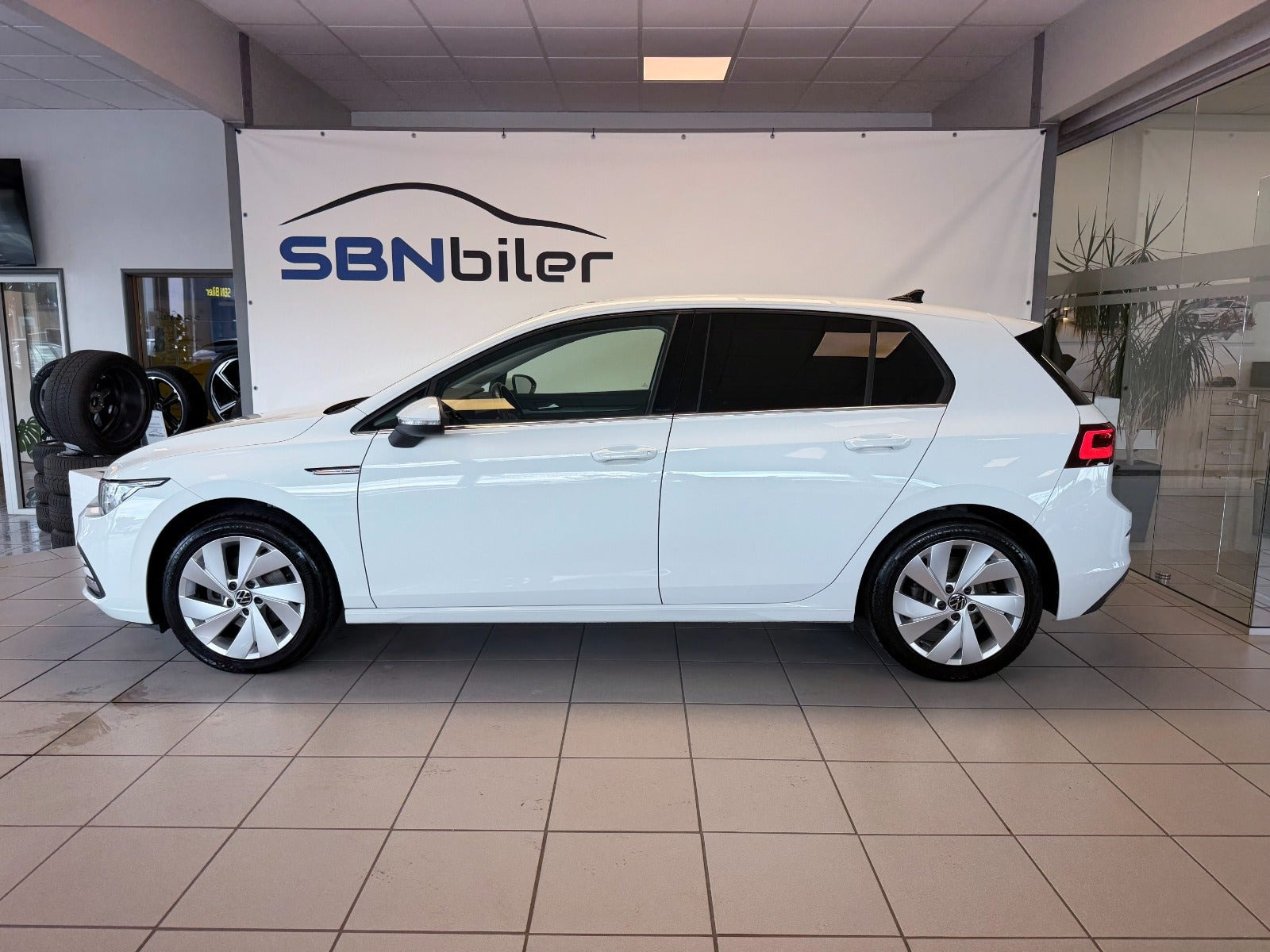 Hvid VW Golf VIII fra 2020