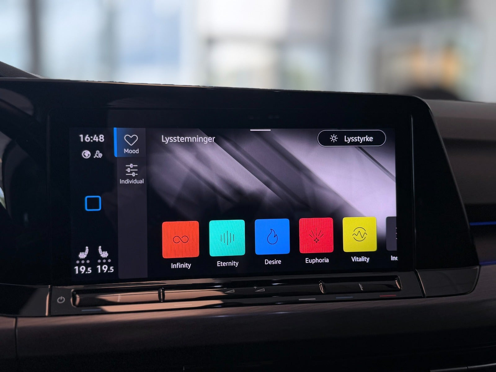 Hvid VW Golf VIII fra 2020