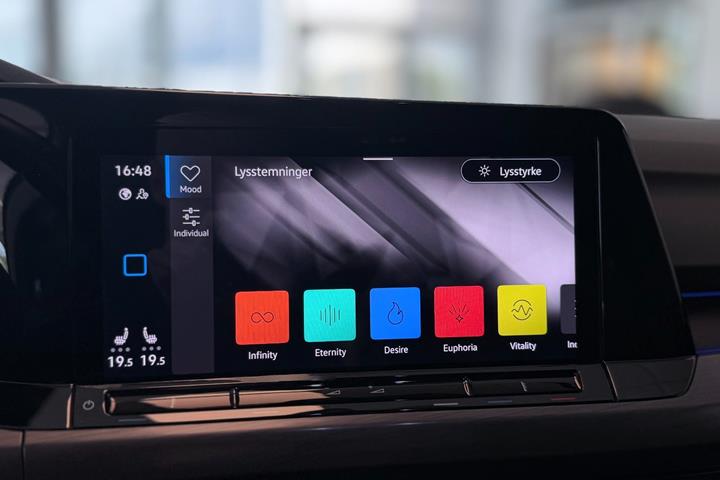 Hvid VW Golf VIII fra 2020
