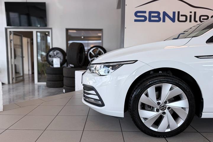 Hvid VW Golf VIII fra 2020