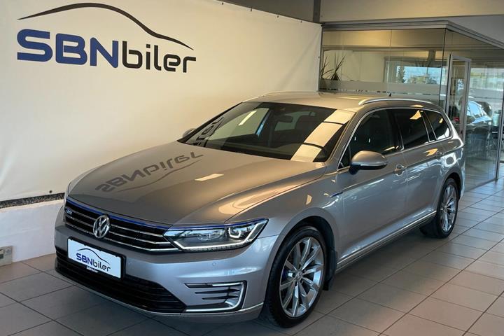 Grå VW Passat fra 2018