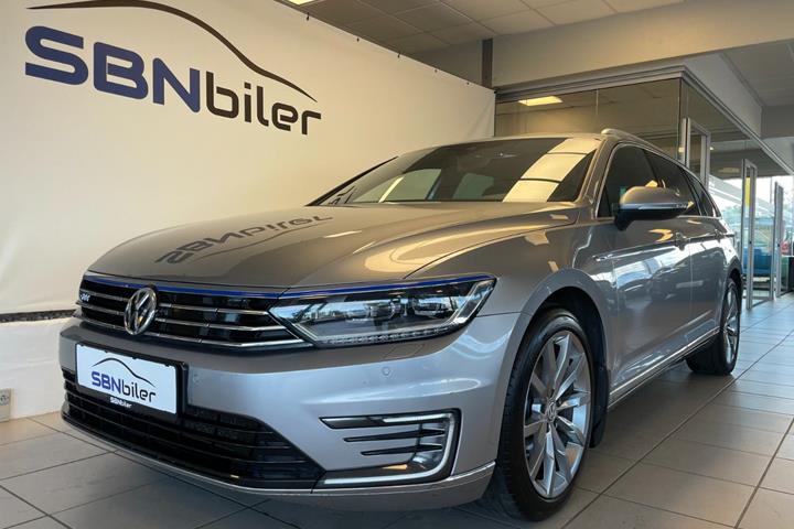 Grå VW Passat fra 2018