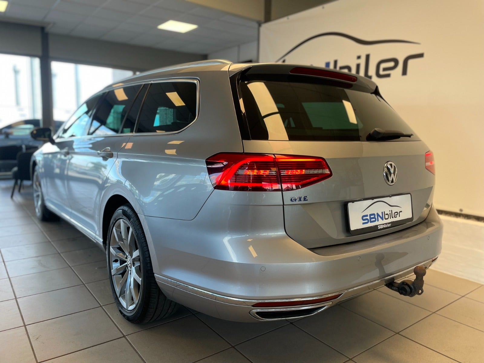 Grå VW Passat fra 2018