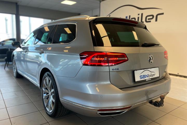 Grå VW Passat fra 2018
