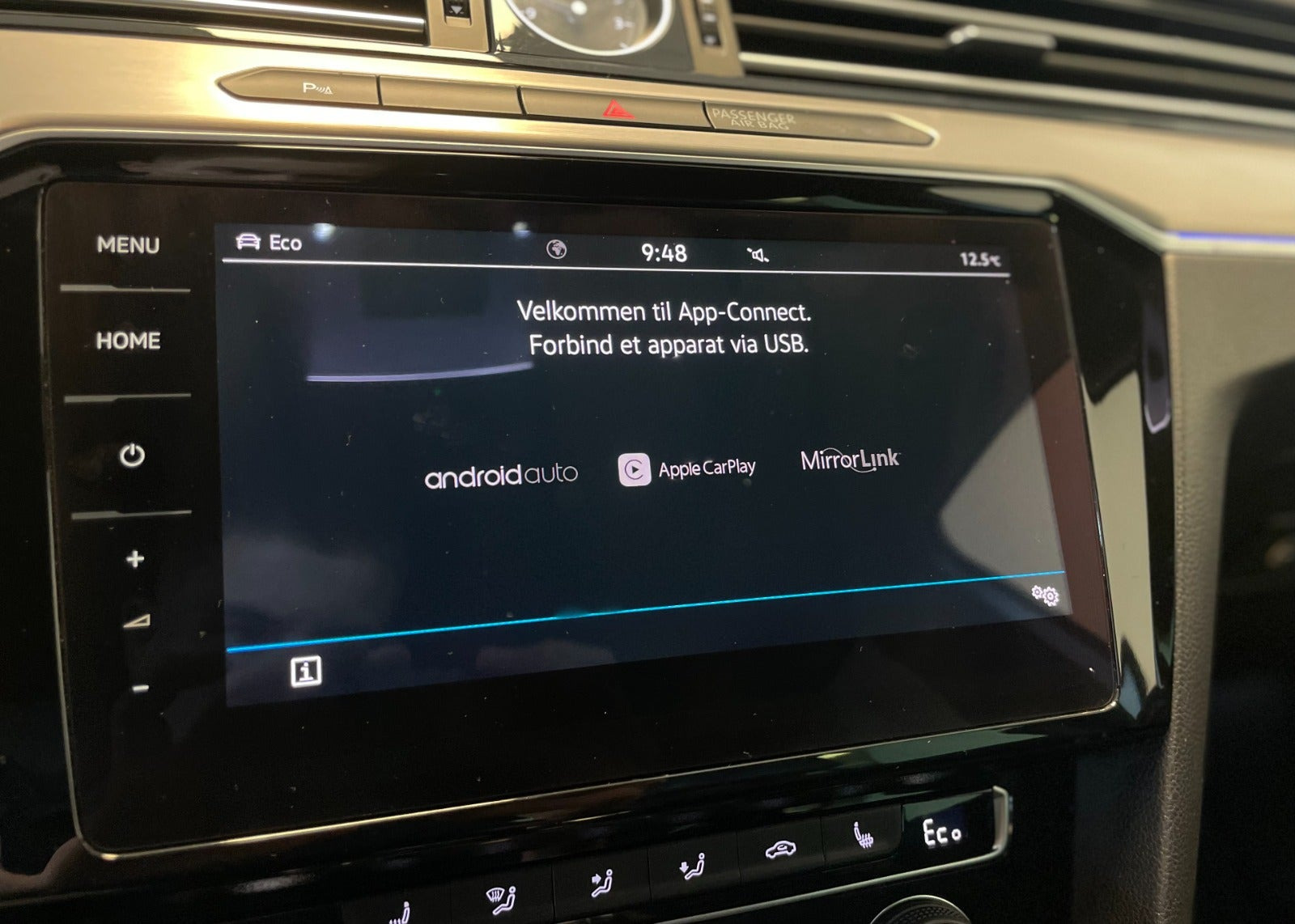 Grå VW Passat fra 2018