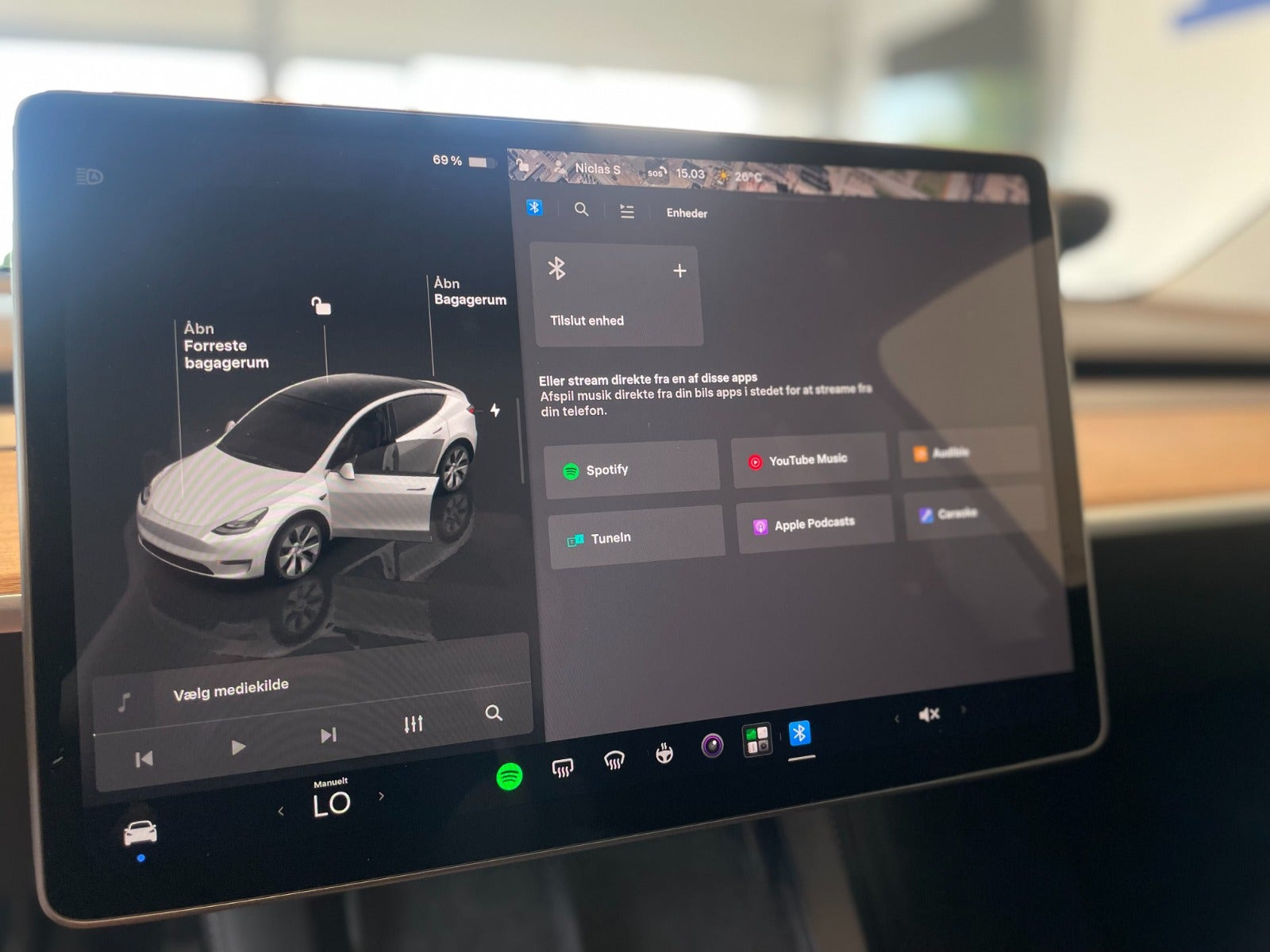 Hvid Tesla Model Y fra 2024