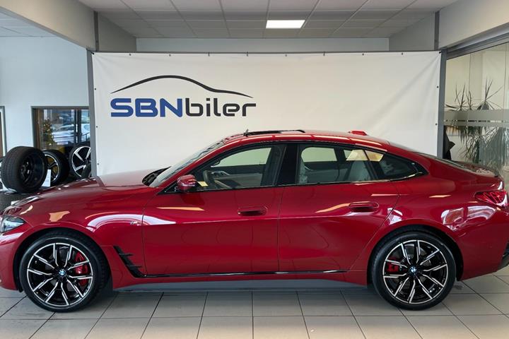 Rød BMW i4 fra 2025