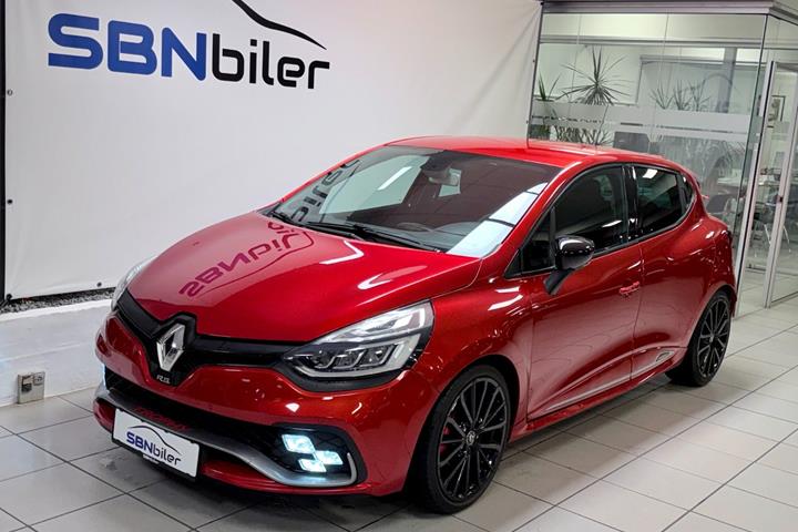 Rød Renault Clio IV fra 2018