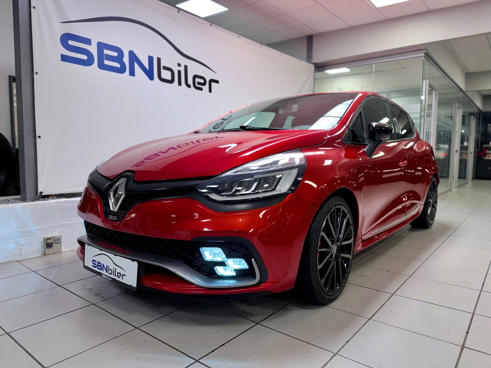 Rød Renault Clio IV fra 2018