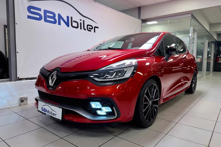 Rød Renault Clio IV fra 2018