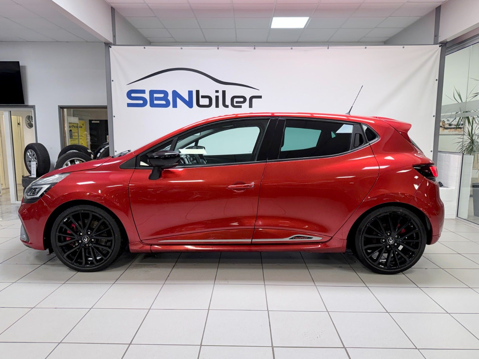 Rød Renault Clio IV fra 2018