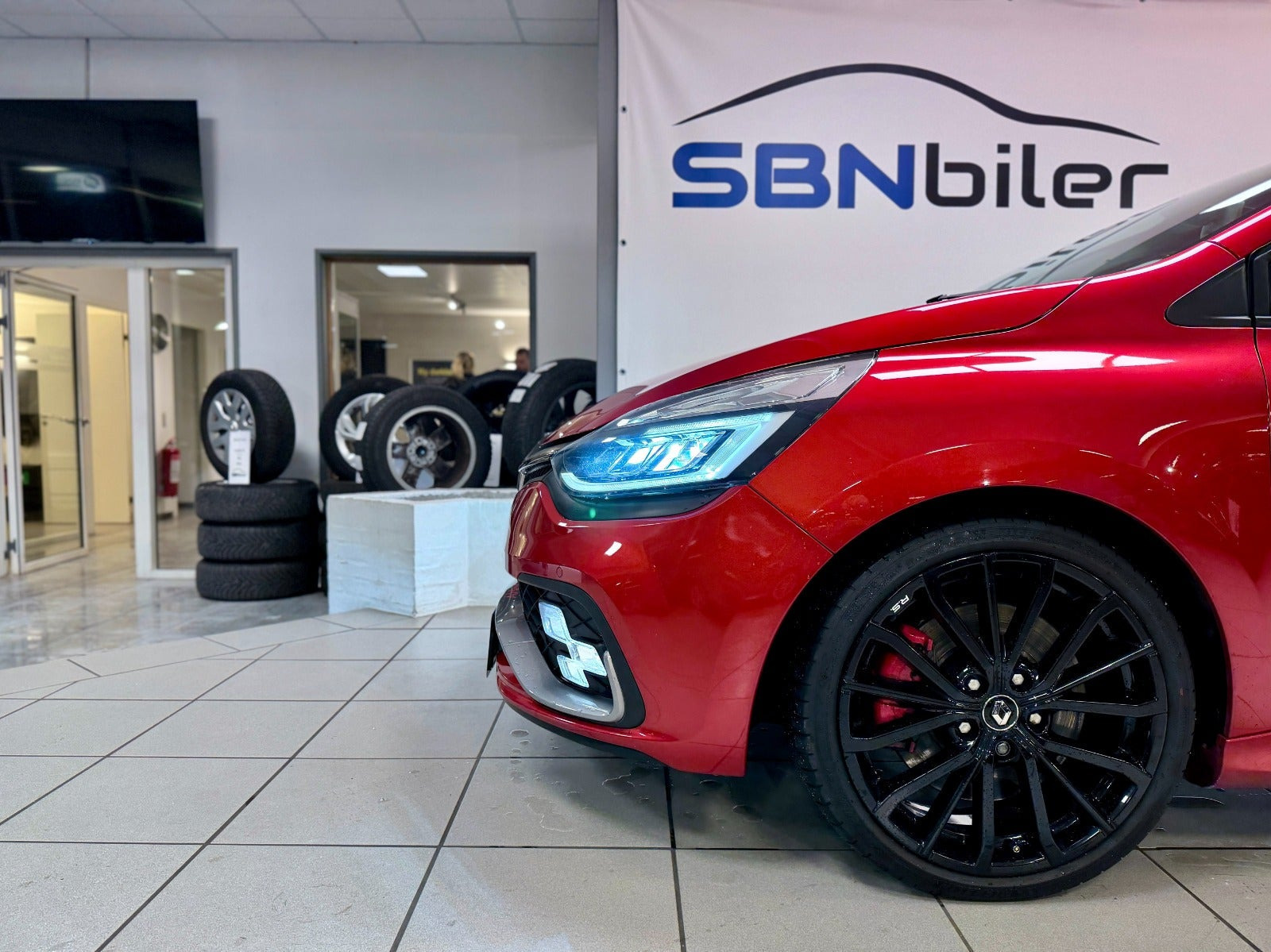 Rød Renault Clio IV fra 2018
