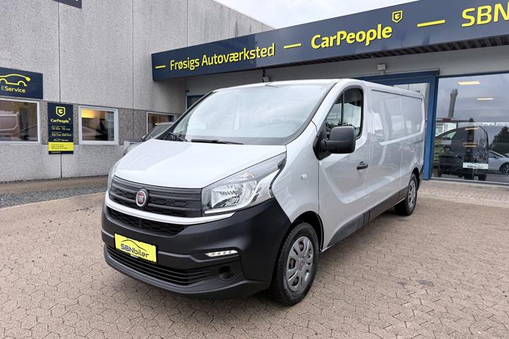 Rød Fiat Talento fra 2019