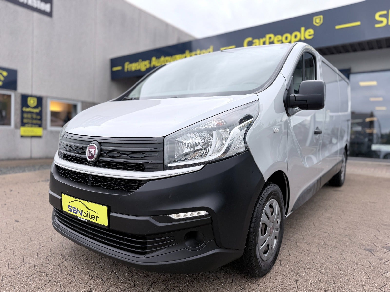 Rød Fiat Talento fra 2019