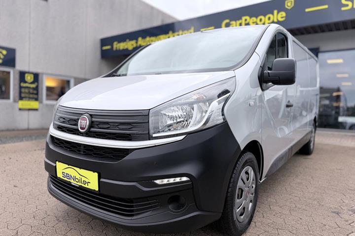 Rød Fiat Talento fra 2019