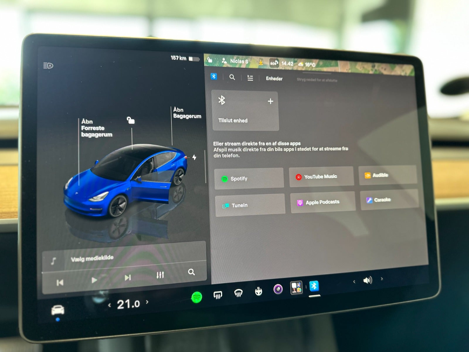 Blå Tesla Model 3 fra 2022