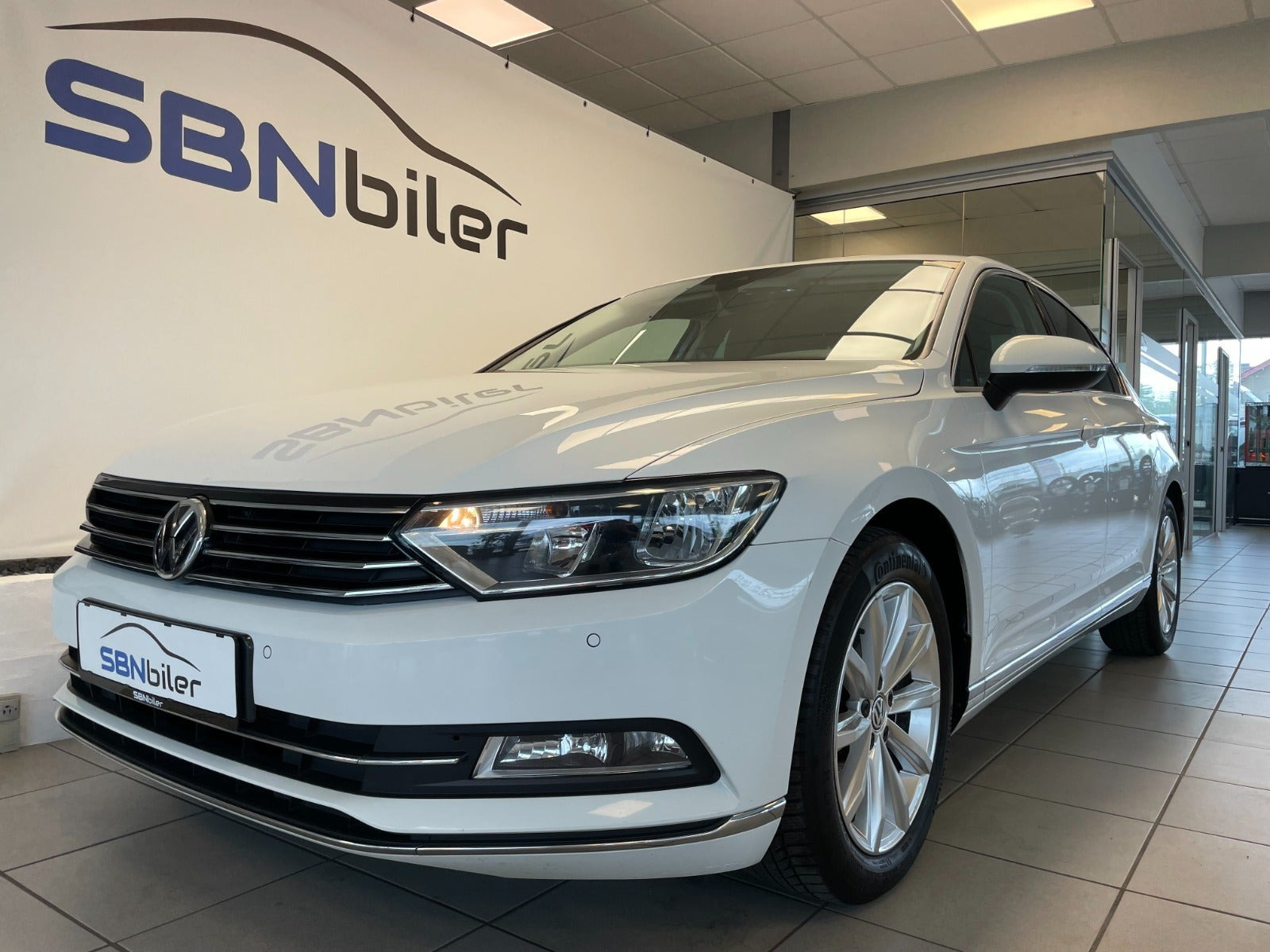 Hvid VW Passat fra 2018