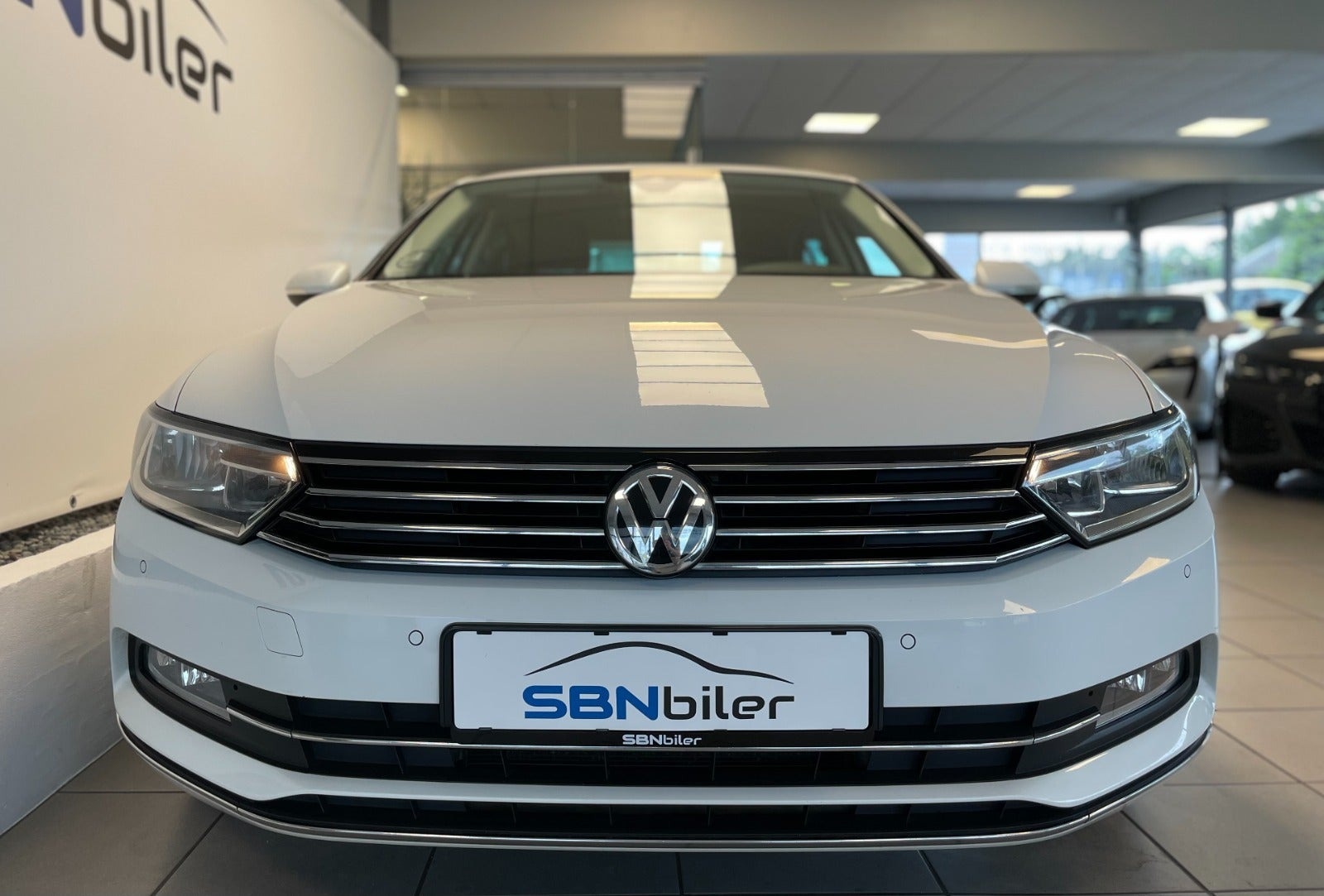 Hvid VW Passat fra 2018