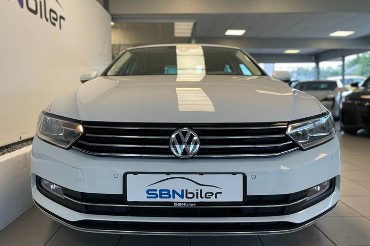 Hvid VW Passat fra 2018