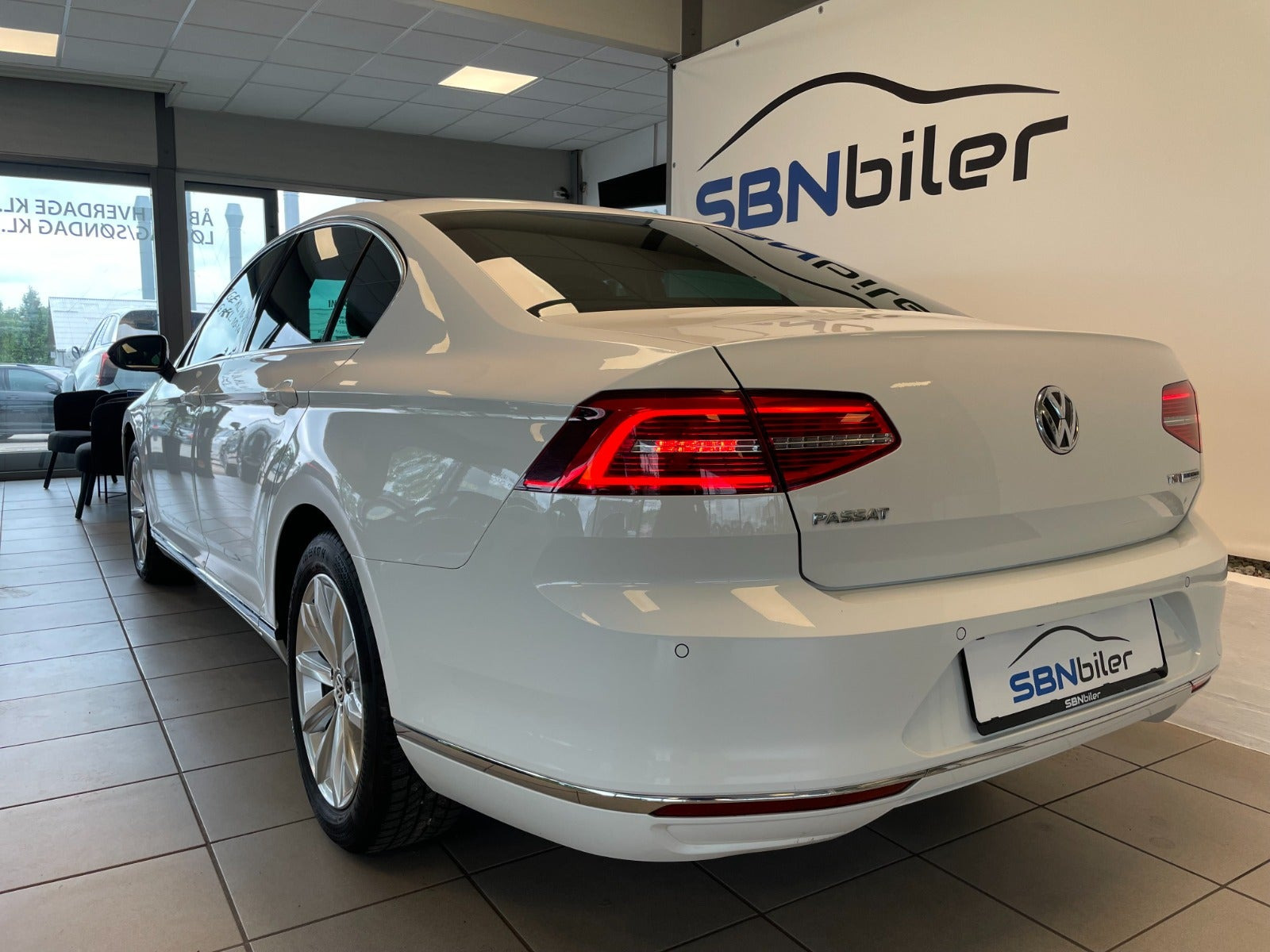 Hvid VW Passat fra 2018