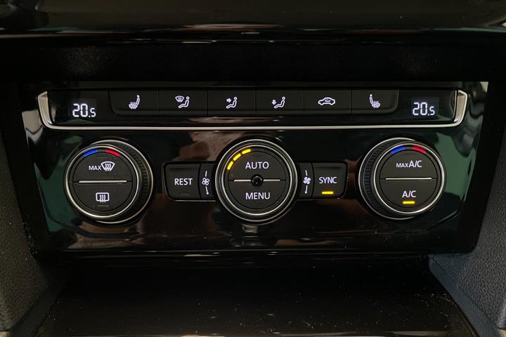 Hvid VW Passat fra 2018