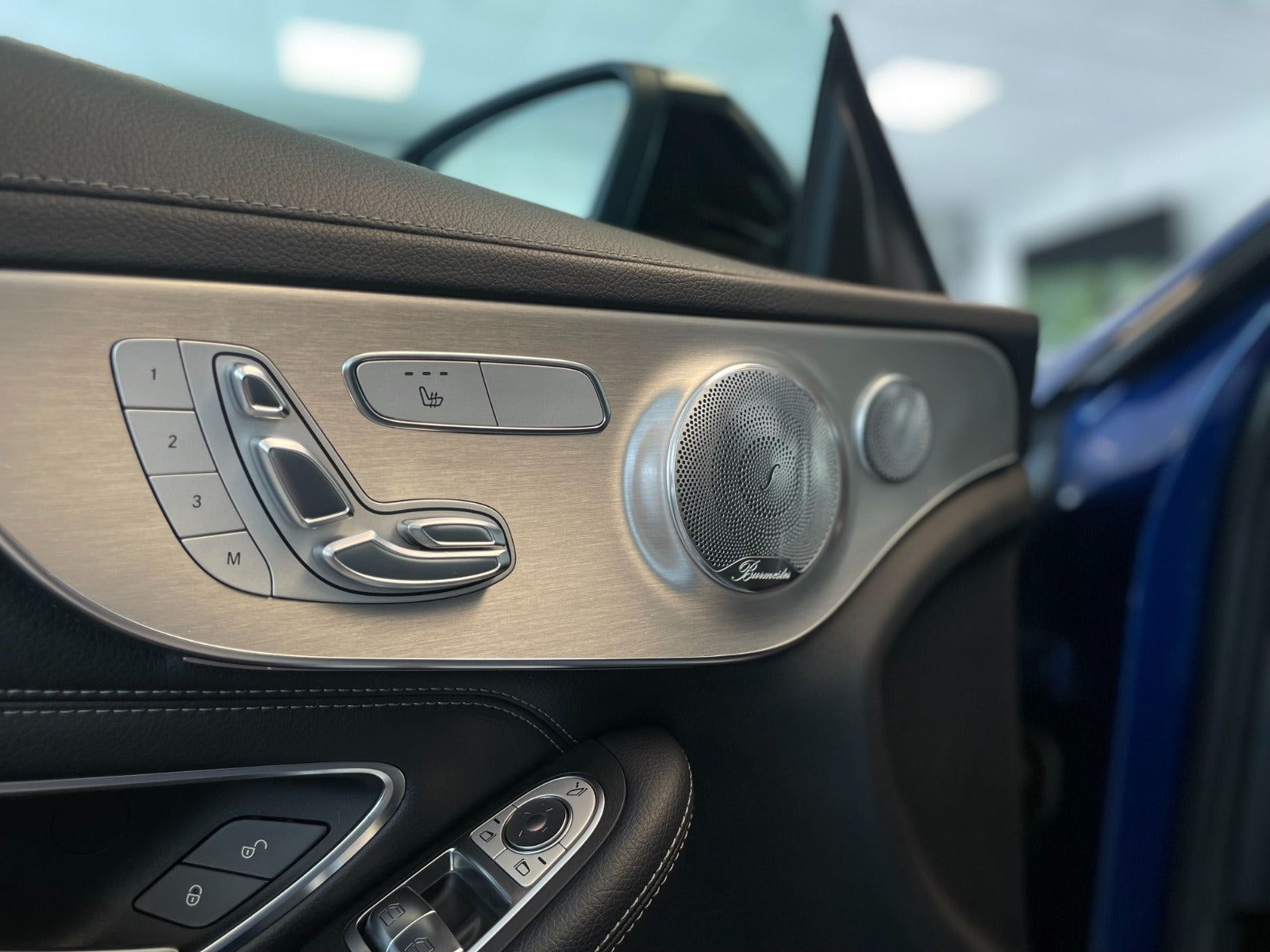 Blå Mercedes C400 fra 2017