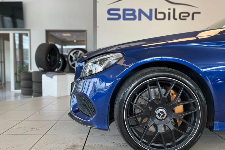 Blå Mercedes C400 fra 2017