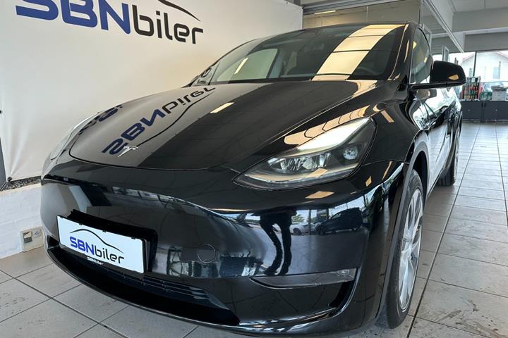 Sort Tesla Model Y fra 2024