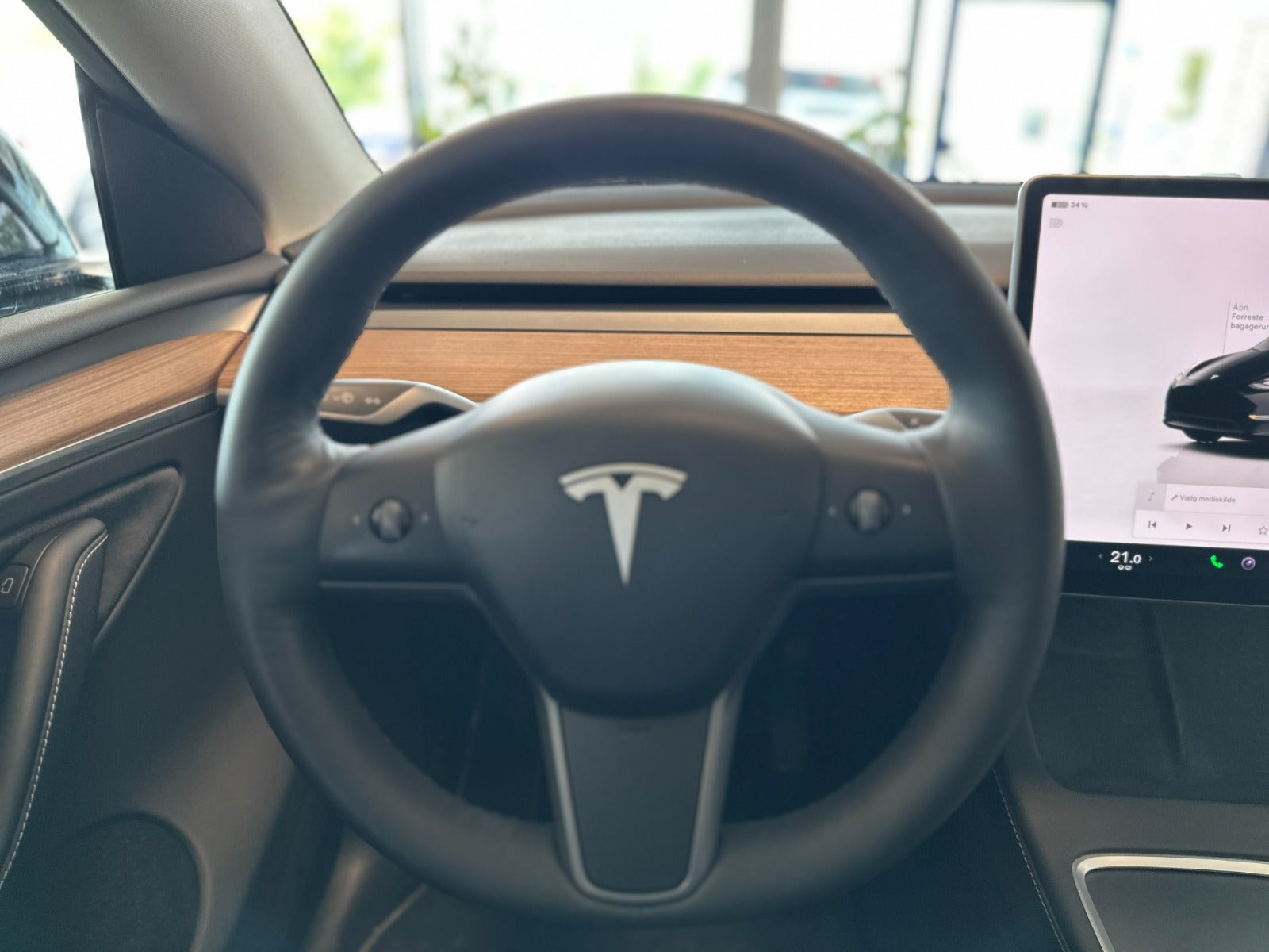 Sort Tesla Model Y fra 2024
