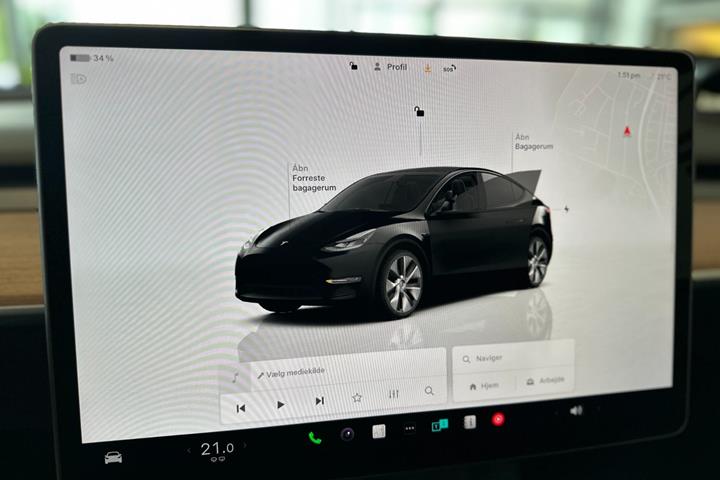 Sort Tesla Model Y fra 2024