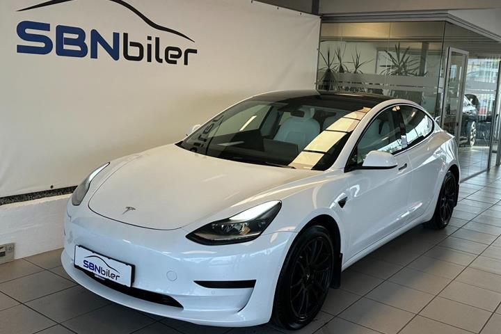 Hvid Tesla Model 3 fra 2021