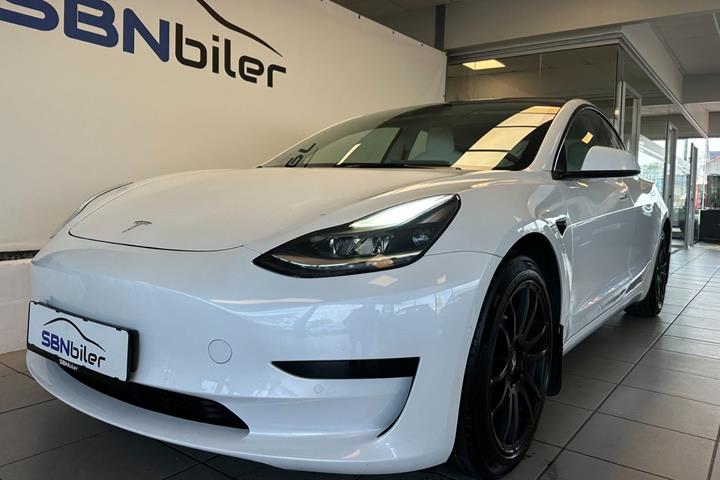 Hvid Tesla Model 3 fra 2021