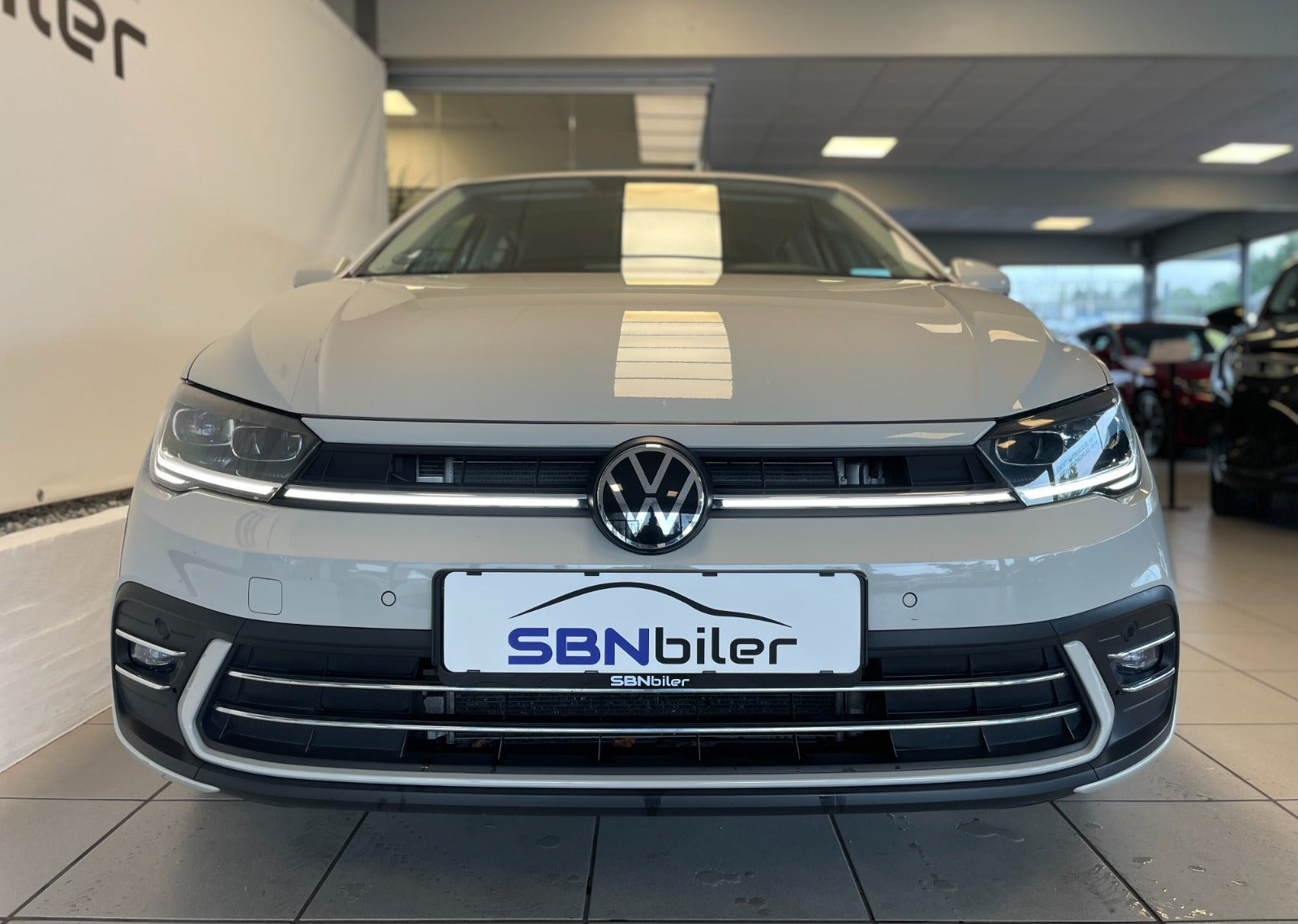 Beige VW Polo fra 2023