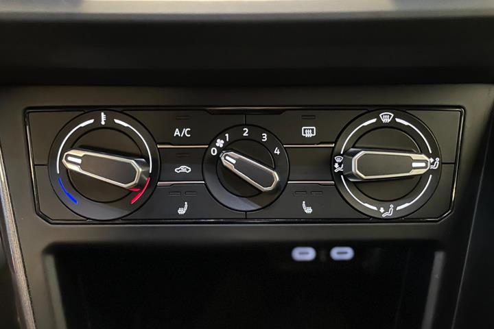 Beige VW Polo fra 2023