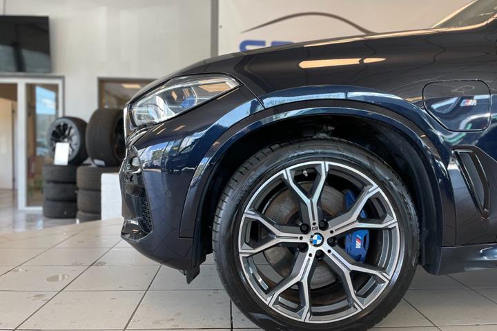 Sort BMW X5 fra 2022
