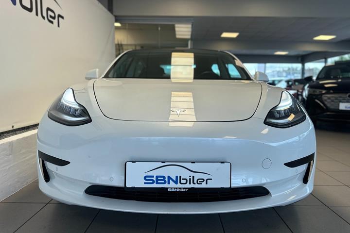 Hvid Tesla Model 3 fra 2020