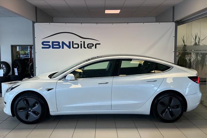 Hvid Tesla Model 3 fra 2020