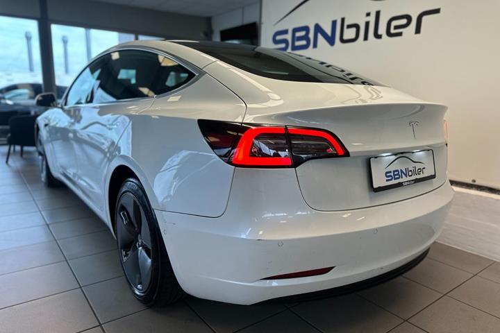 Hvid Tesla Model 3 fra 2020