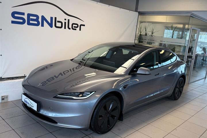 Sølv Tesla Model 3 fra 2025