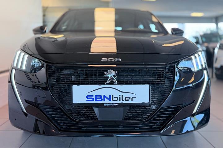 Sort Peugeot e-208 fra 2024